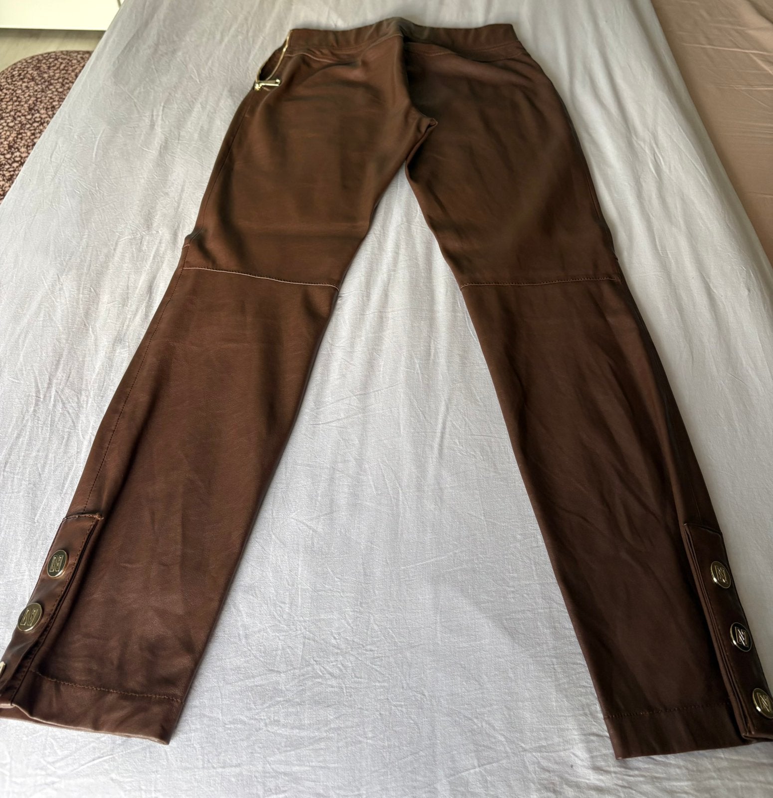 Bruine imitatie leren broek., Kleding | Dames, Maat 38/40 (M), Bruin, Ophalen of Verzenden, Zo goed als nieuw