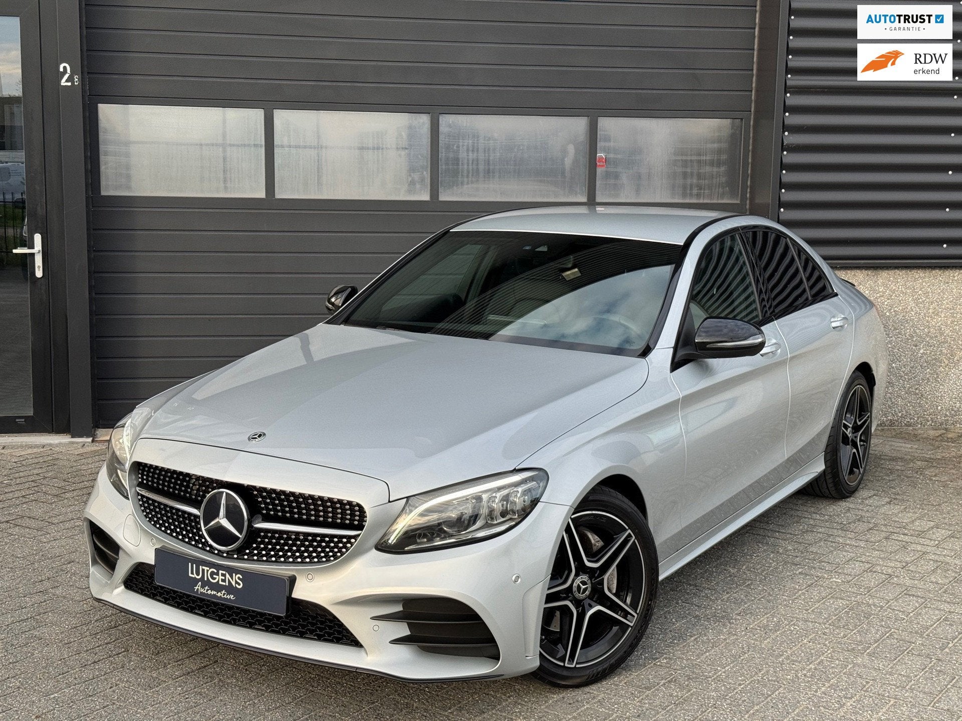 Mercedes-Benz C-klasse 180 Amg Night Virtual Camera Leder, Auto's, Mercedes-Benz, Achterwielaandrijving, Gebruikt, Zwart, Bedrijf