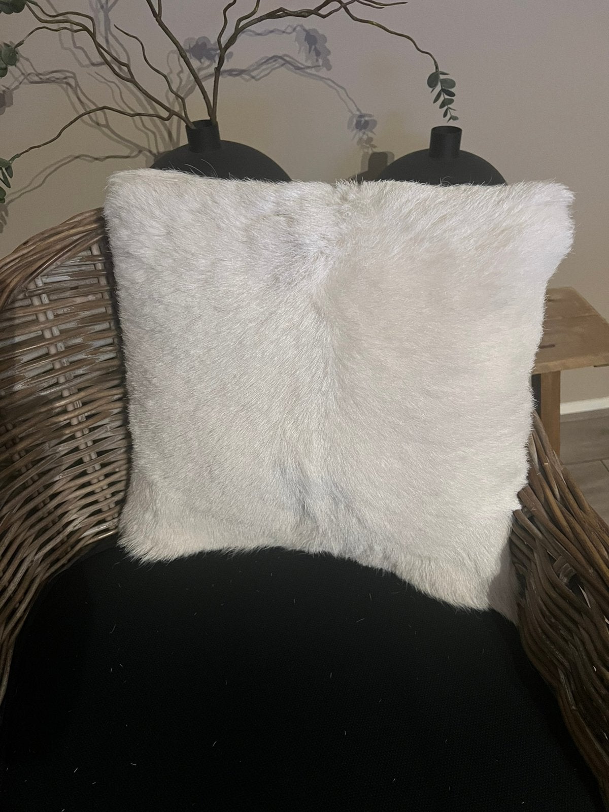 Vacht kussen geit, Huis en Inrichting, Verzenden, Zo goed als nieuw, Wit, Vierkant