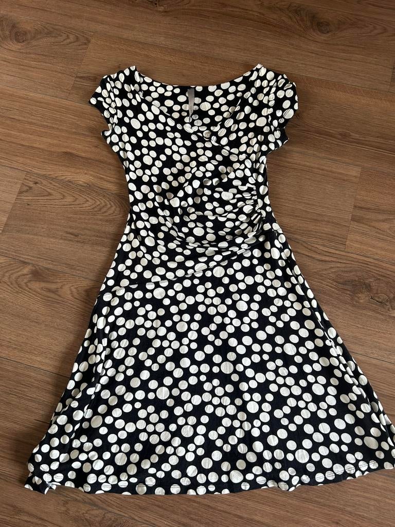 Klaes & Myra’s jurk polkadot maat S, Zwart, Ophalen of Verzenden, Zo goed als nieuw, Knielengte