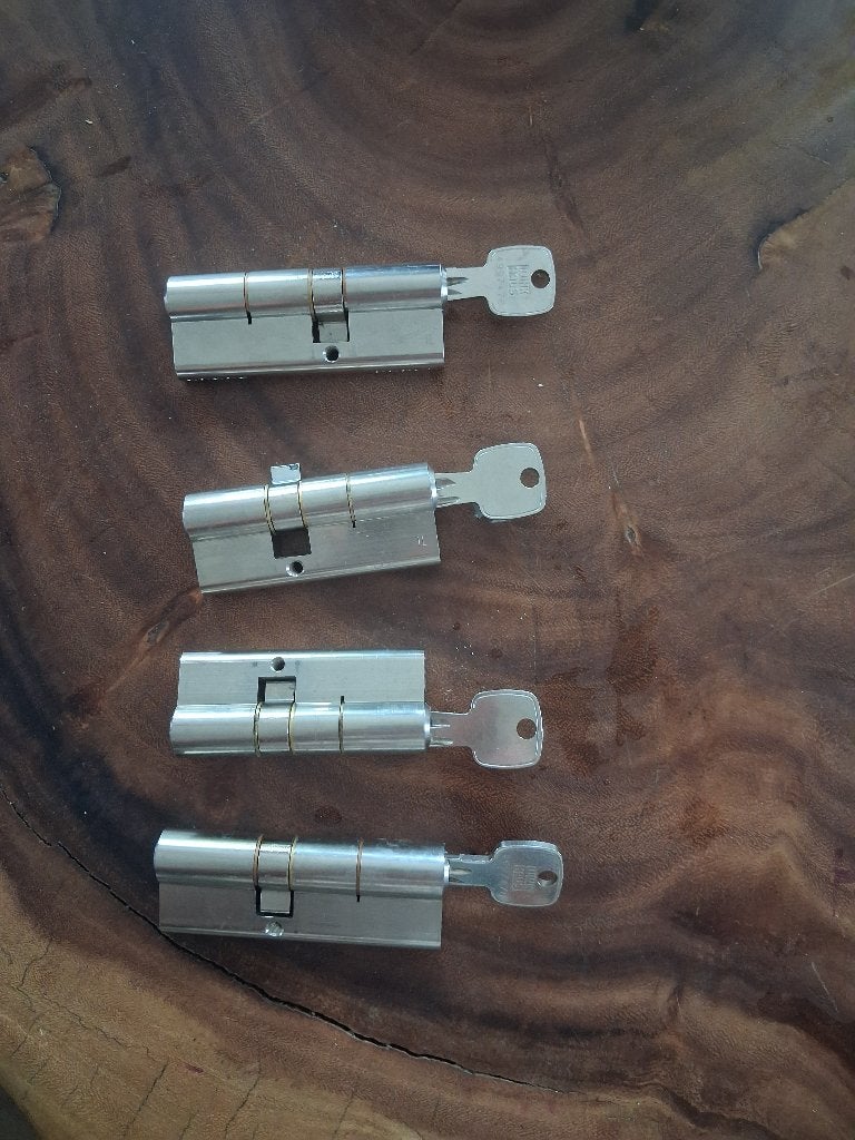 4 nieuwe Cilinders, Doe-het-zelf en Verbouw, Hang- en Sluitwerk, Ophalen of Verzenden, Nieuw, Slot