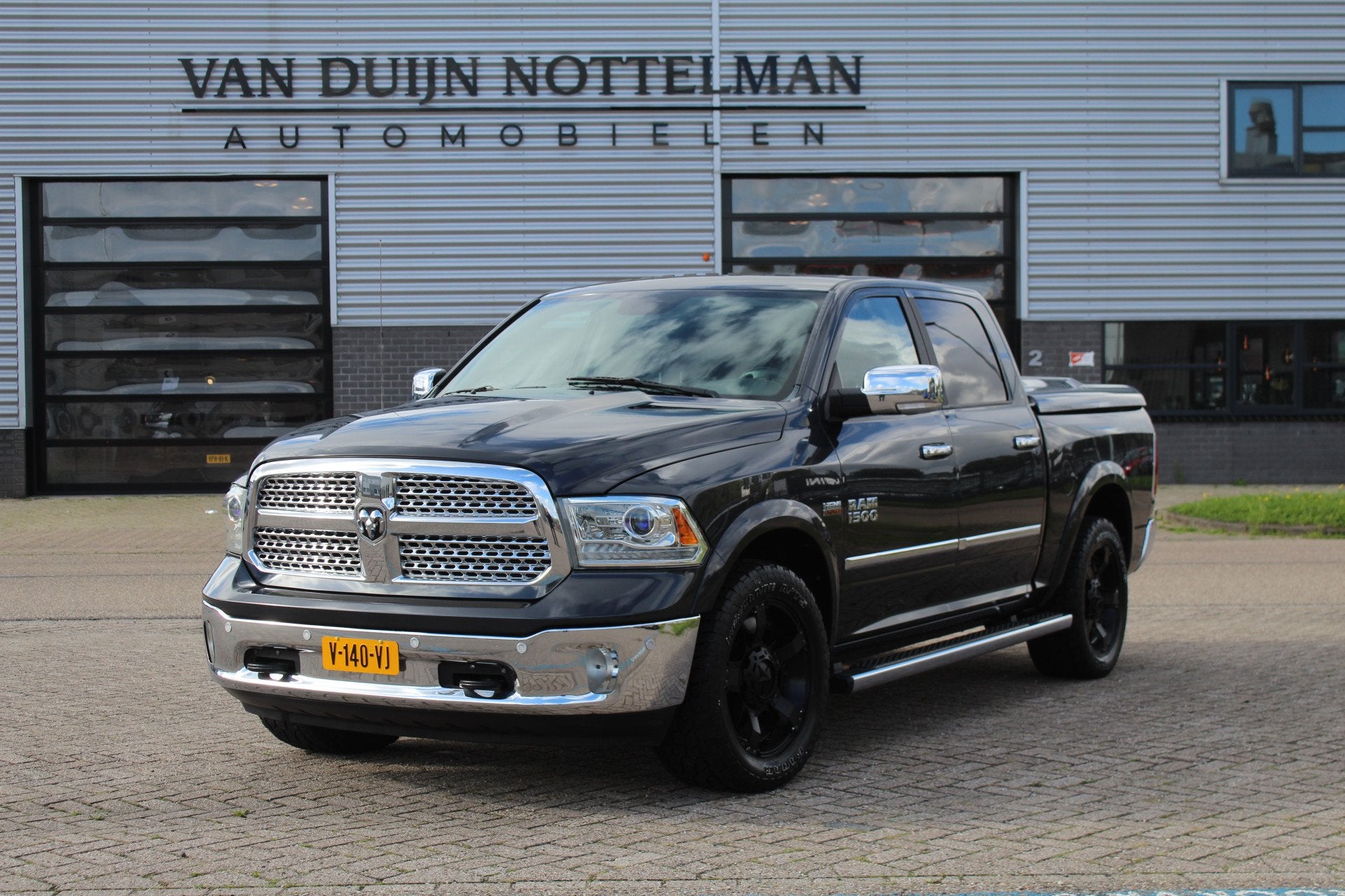 Dodge Ram 1500 5.7 V8 4x4 Crew Cab 5'7 Laramie / Schuifdak /, Automaat, Gebruikt, 5654 cc, Met garantie (alle)