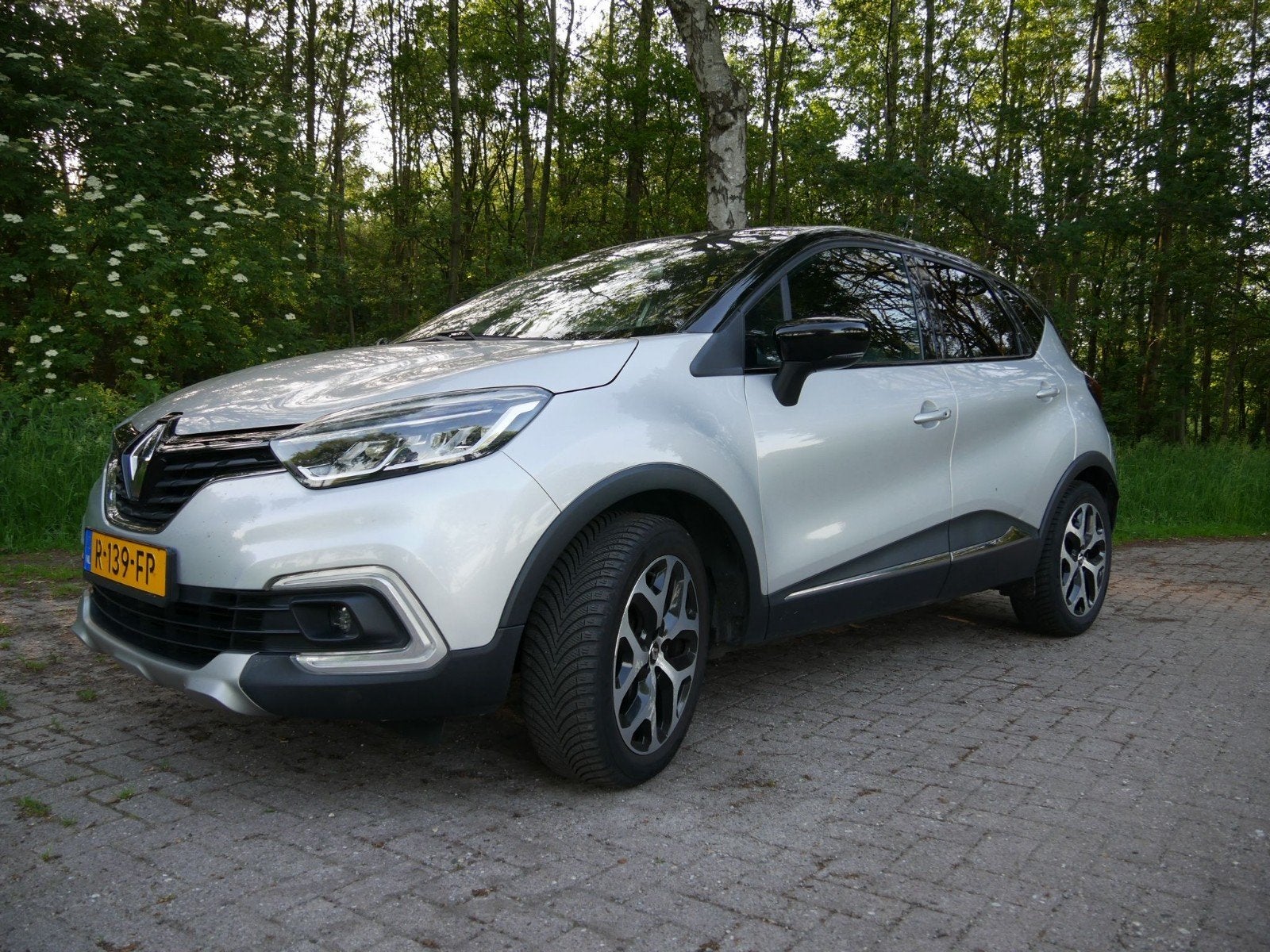 Renault Captur 0.9 TCE 90 2018 Grijs, Auto's, Renault, Voorwielaandrijving, 898 cc, Zwart, 1200 kg