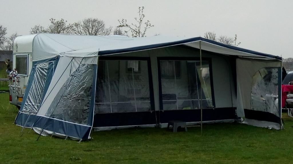 Caravan Knaus Südwind 450 TU incl mover voortent luifel, Schokbreker, Omvormbare zithoek, 750 - 1000 kg, Particulier
