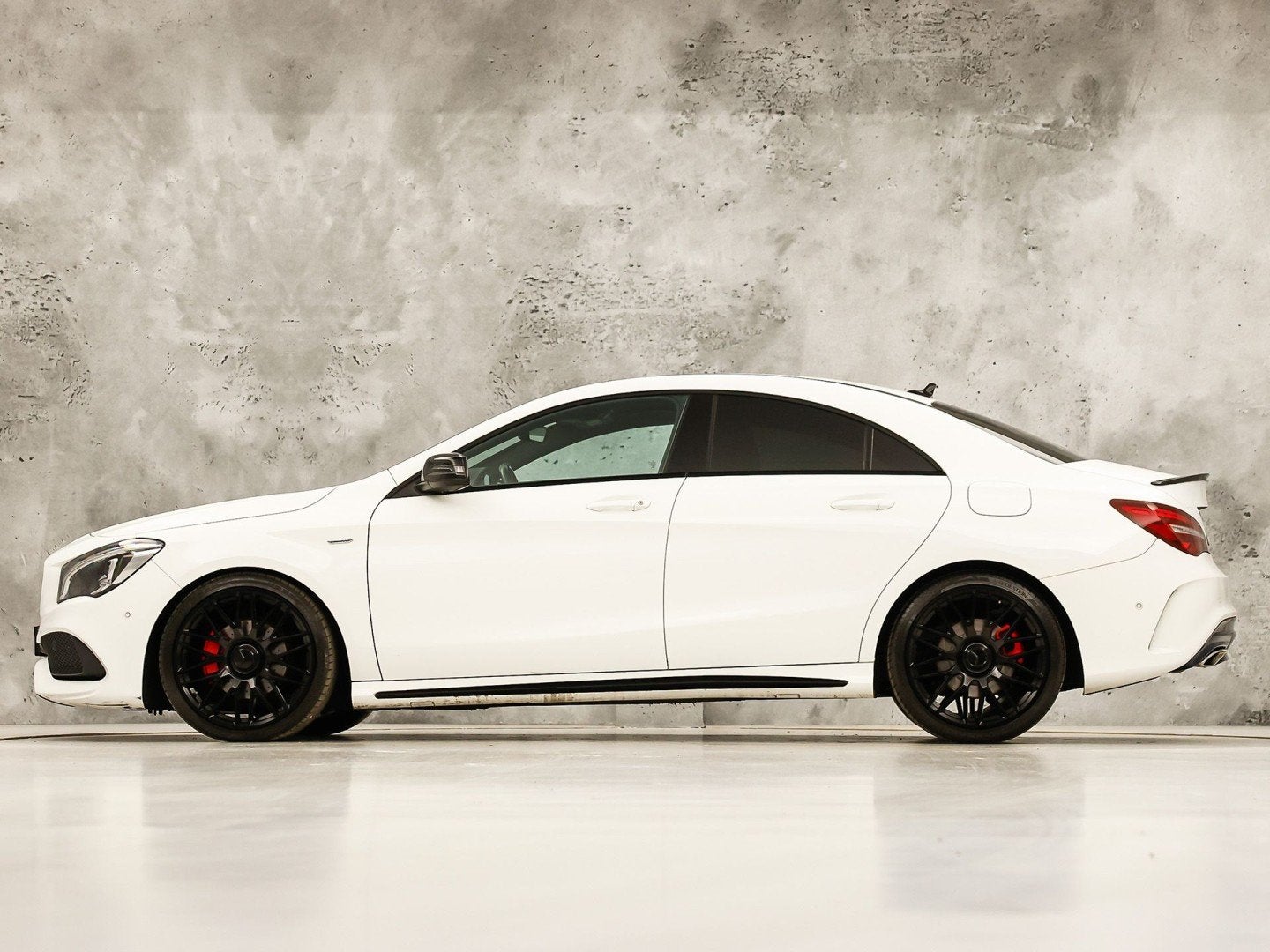 Mercedes-Benz CLA-Klasse 180 AMG Sport Automaat (GROOT NAVI,, Gebruikt, 4 cilinders, Leder en Stof, 1595 cc