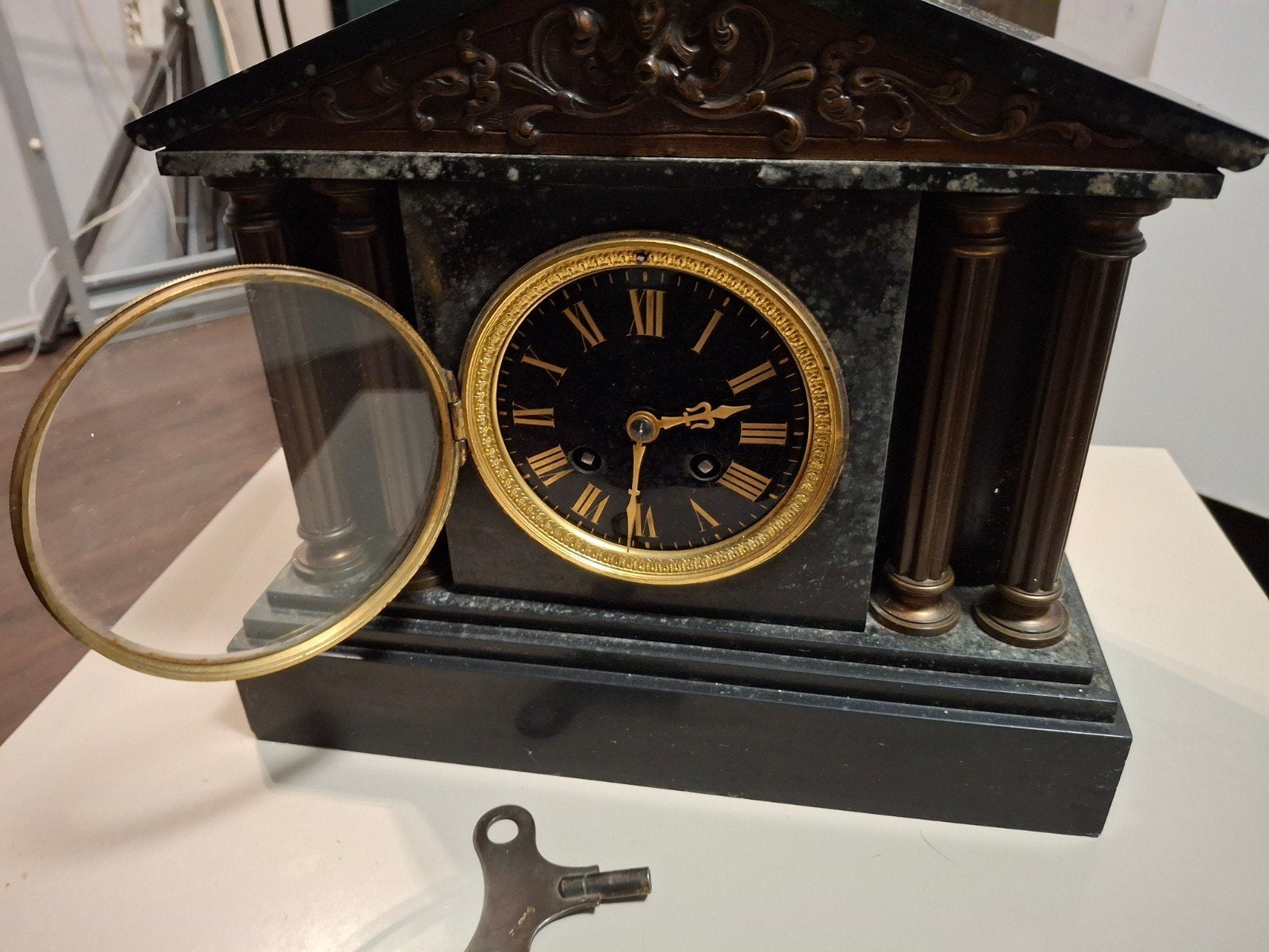 Victoriaanse Black Marble Mantel Clock in zeer goede staat, Antiek en Kunst, Antiek | Klokken, Ophalen