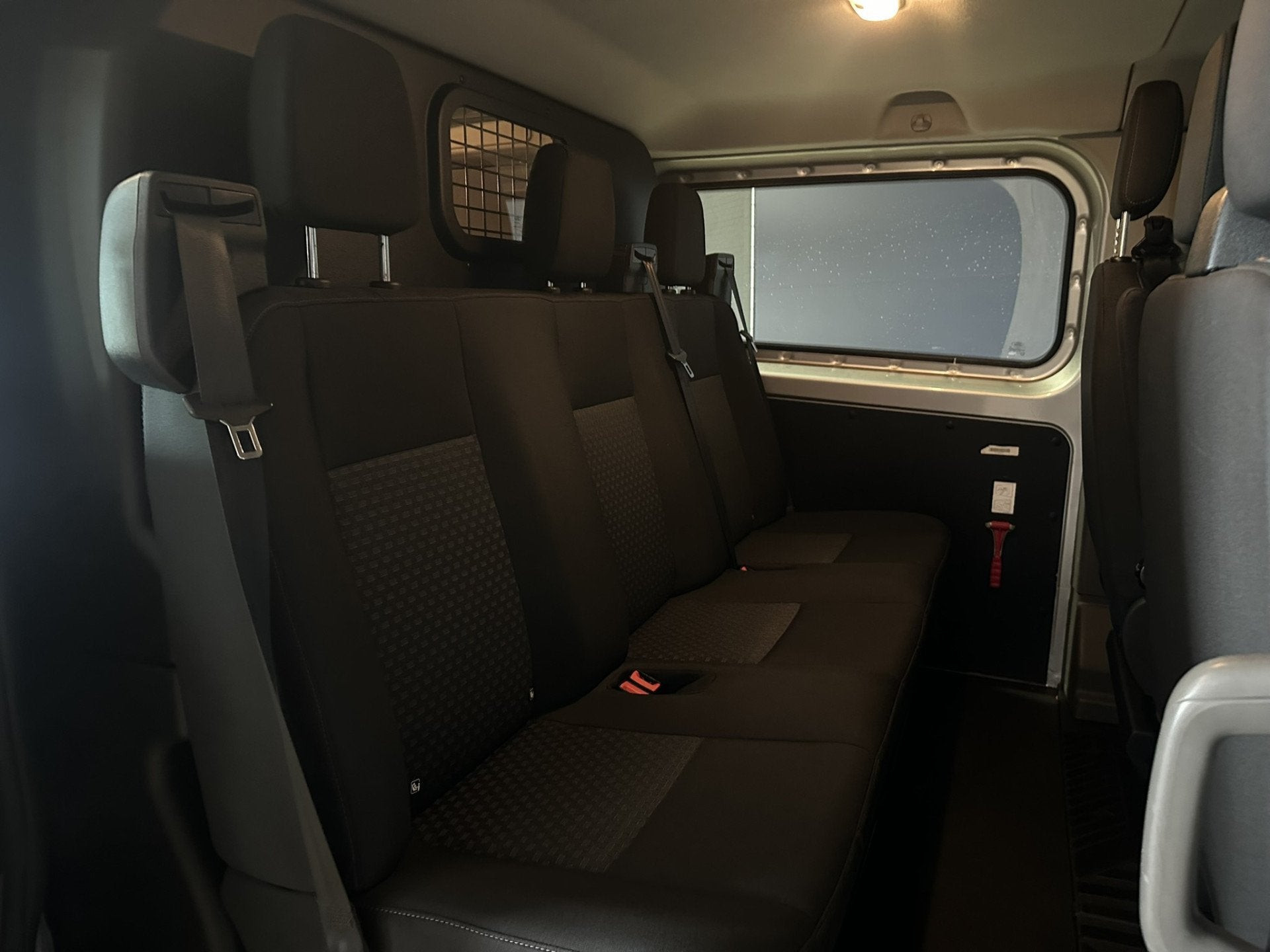 Ford Transit Custom 2.0 TDCI 131pk L2H1 Dubbele Cabine Euro6, Stof, Gebruikt, 4 cilinders, 2800 kg