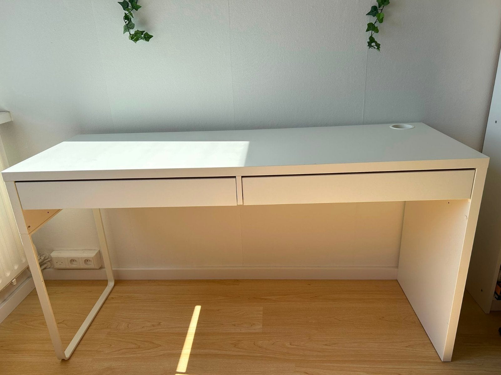 IKEA Micke bureau wit, Ophalen, Gebruikt, Spaanplaat of MDF, Kabelgoot