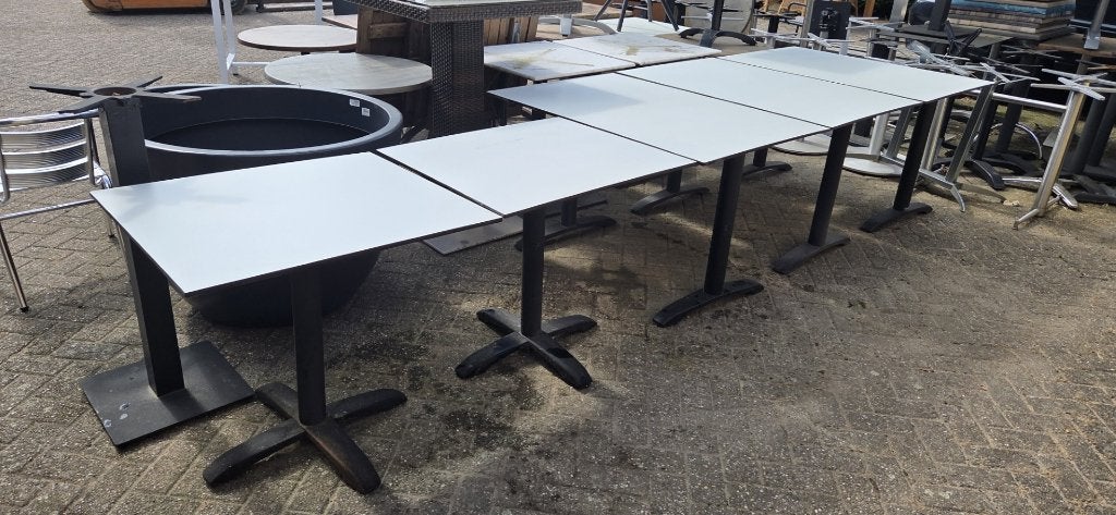 5 witte terrastafels tuintafel metaal HPL horeca terras €150, Ophalen, Gebruikt