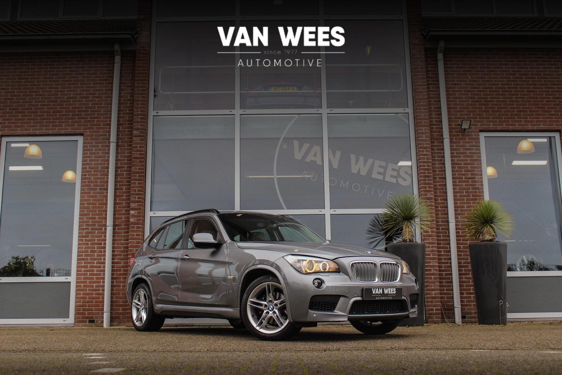 BMW X1 E84 sDrive18i Executive M-sport | M-pakket | Automaat, Euro 5, Achterwielaandrijving, Beige, 4 cilinders