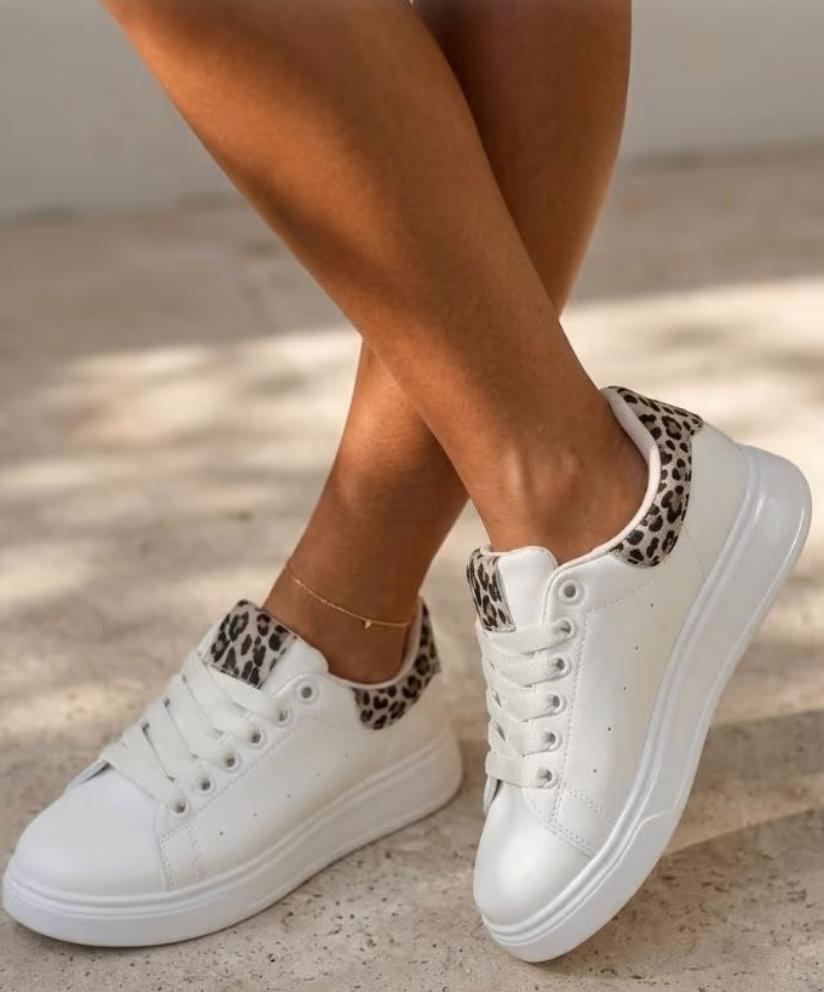 Sneakers met panterprint - wit / leopard Maat 39, Wit, Nieuw, Ophalen of Verzenden, Sneakers of Gympen