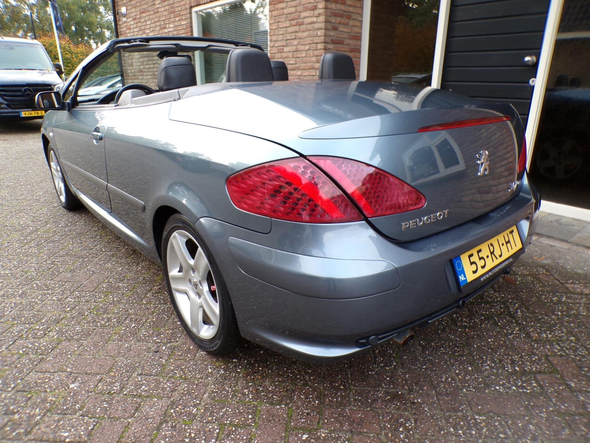 Peugeot 307 CC 2.0-16V Clima / Leder / Stoelverwarming, Auto's, Voorwielaandrijving, Gebruikt, Zwart, 4 cilinders