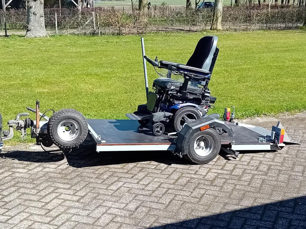 Aanhanger geschikt voor elect. rolstoel/scootmobiel o.i.d., Ophalen, Zo goed als nieuw, Elektrische rolstoel