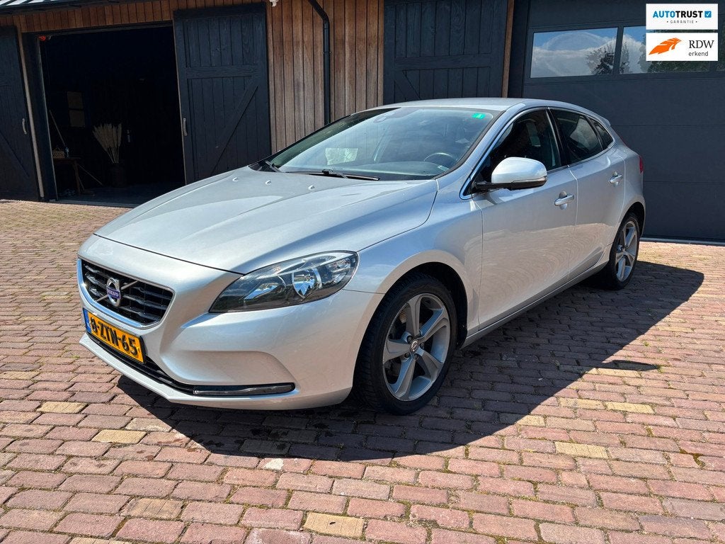 Volvo V40 1.6 T2 Momentum, Auto's, Volvo, Voorwielaandrijving, Stof, Zwart, 4 cilinders