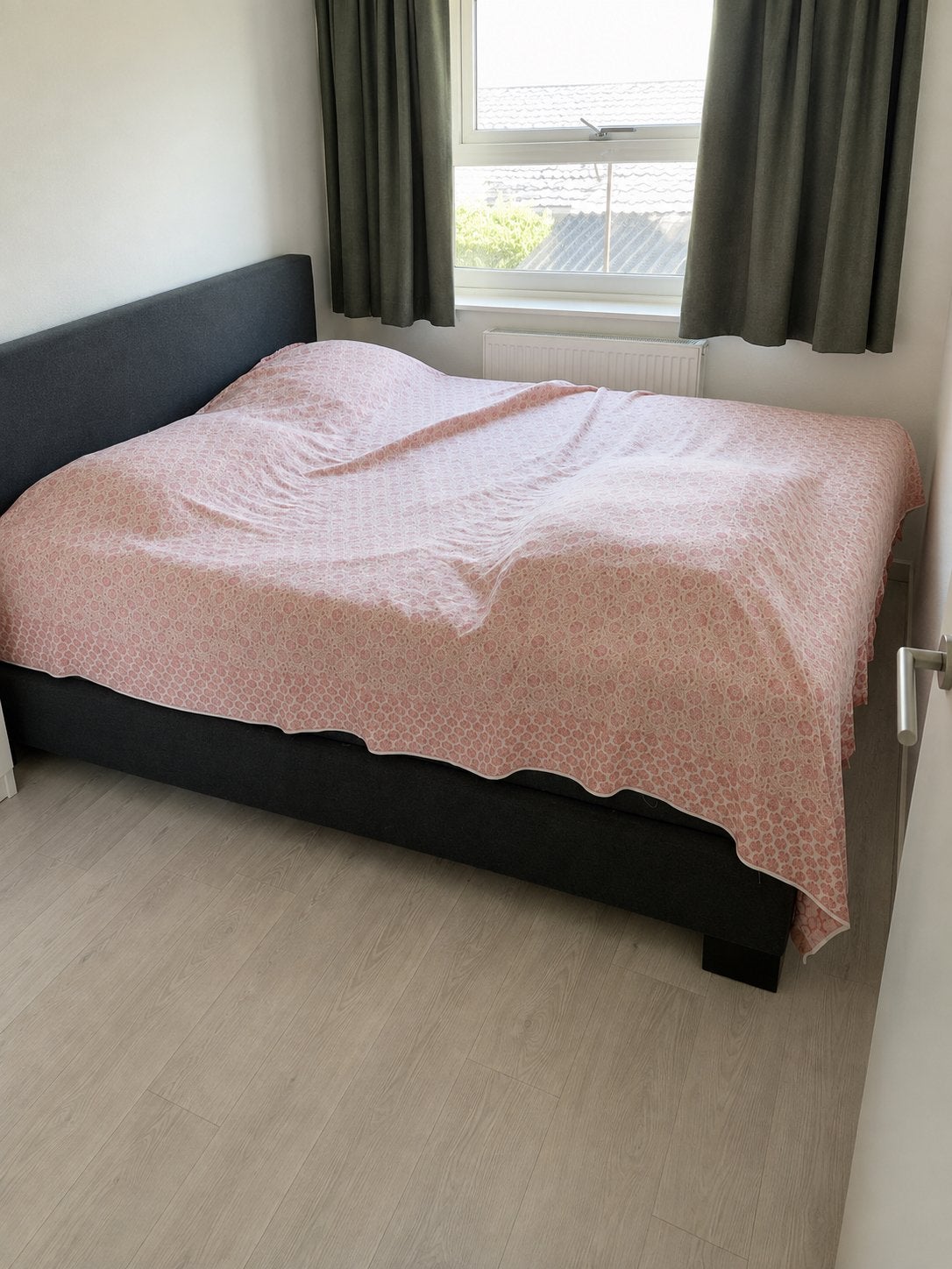 Swiss Sense Queen Size Bed 140x200 met nieuwe topper, Huis en Inrichting, Tweepersoons, Zo goed als nieuw, 200 cm, Grijs