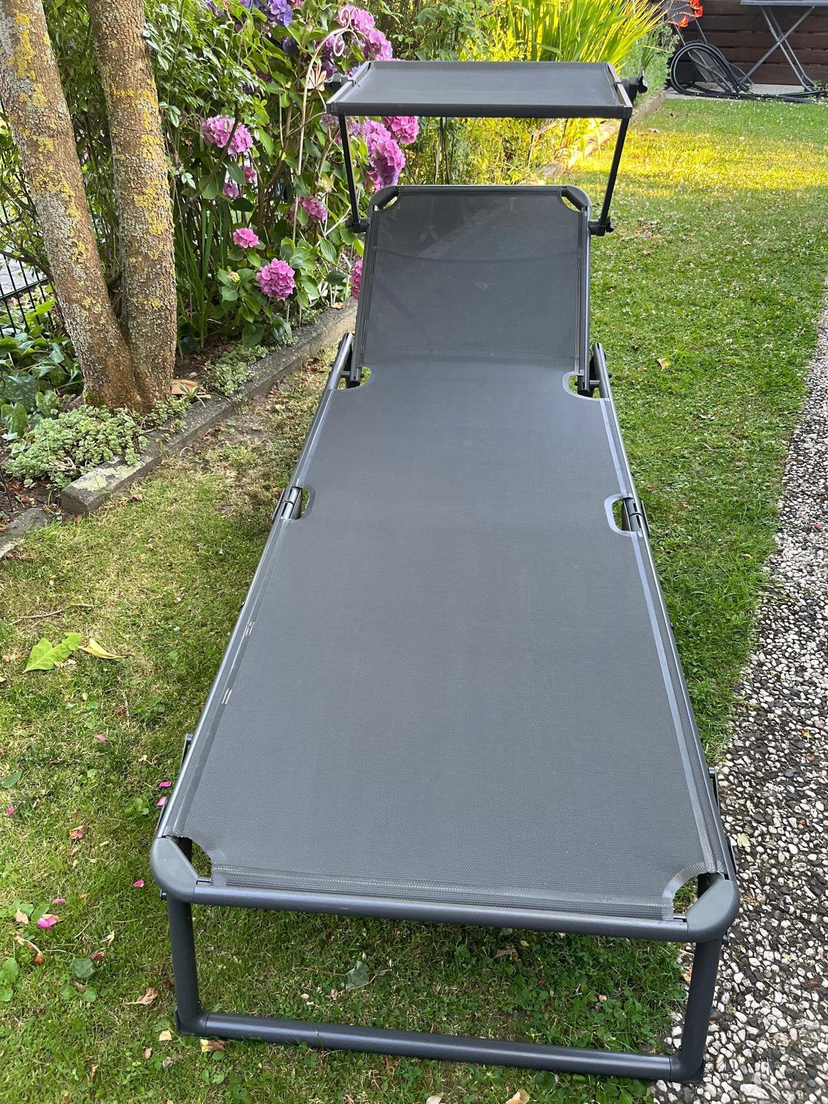 Prachtige ligstoel voor in de tuin of op het strand, Ophalen, Zo goed als nieuw, Wicker
