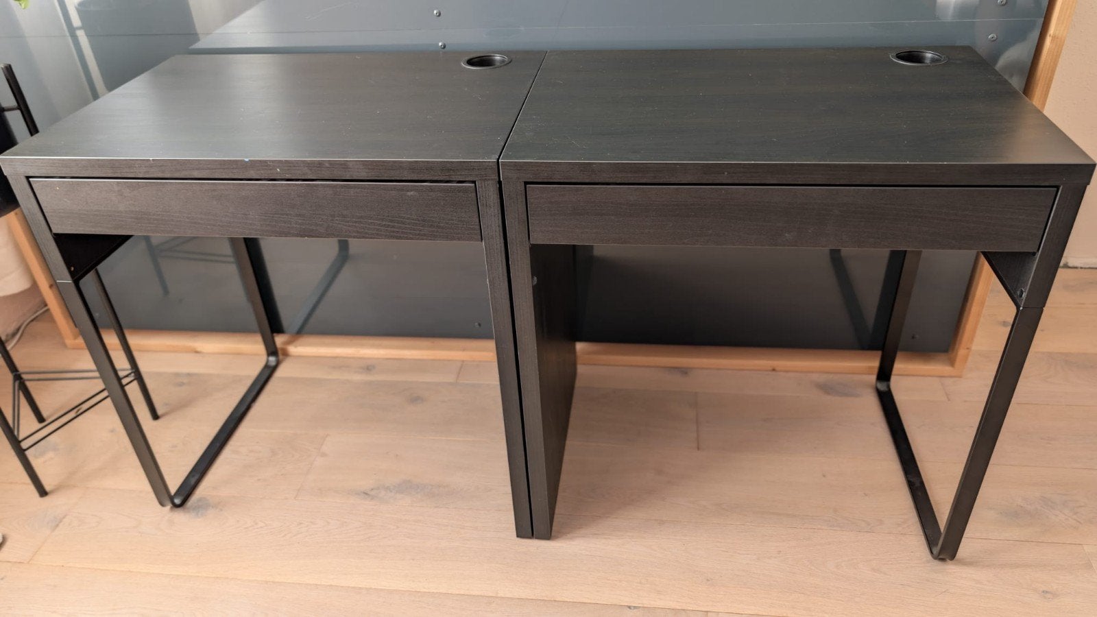 Twee gebruikte IKEA Micke bureaus, Ophalen, Gebruikt, Spaanplaat of MDF, IKEA