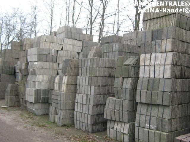voordelig 6532 grijs of heide betontegels 4,5/5cm dik, stoep, Tuin en Terras, Bij dit gebruikte product niet meer te achterhalen.