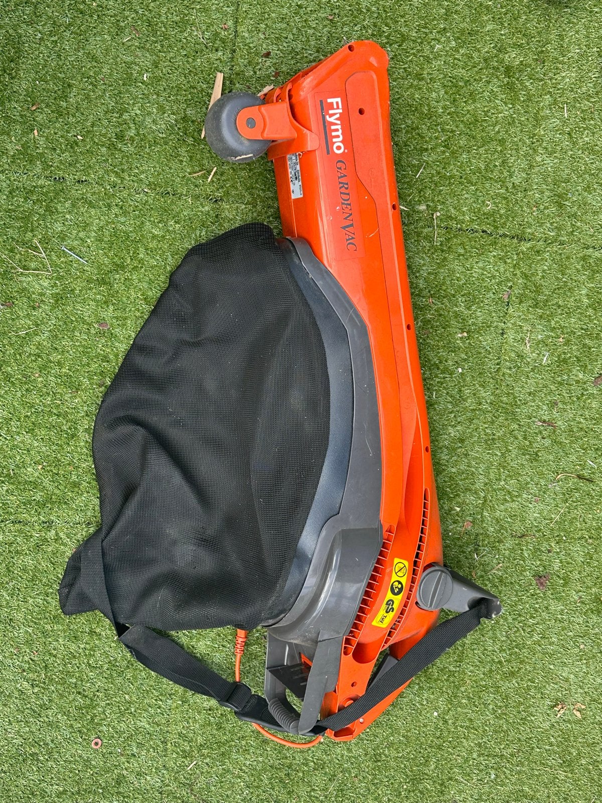 Flymo GardenVac Bladblazer - 110cm breed - Hoogvliet, Ophalen, Gebruikt, Handgedragen, Met opvangzak