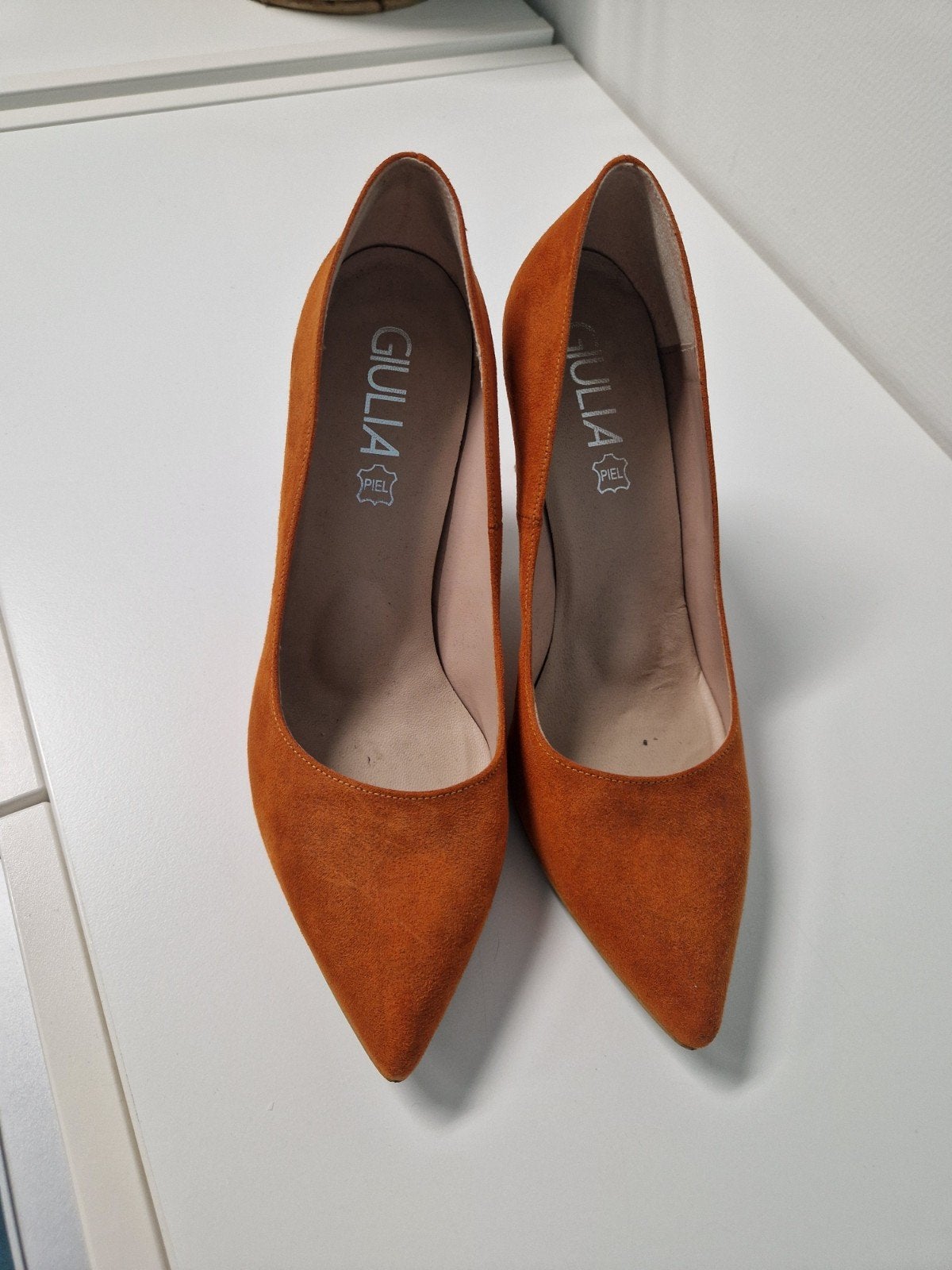 Giulia suède pumps - Maat 39, Kleding | Dames, Schoenen, Pumps, Giulia, Oranje, Ophalen of Verzenden