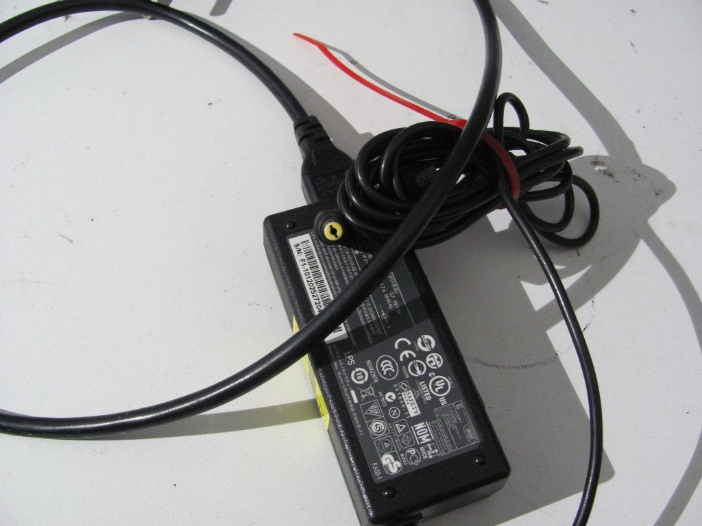 laptop oplader van HIPRO 19v 3.42 a 65 w, Ophalen of Verzenden, Zo goed als nieuw, Hipro (laptoplader)