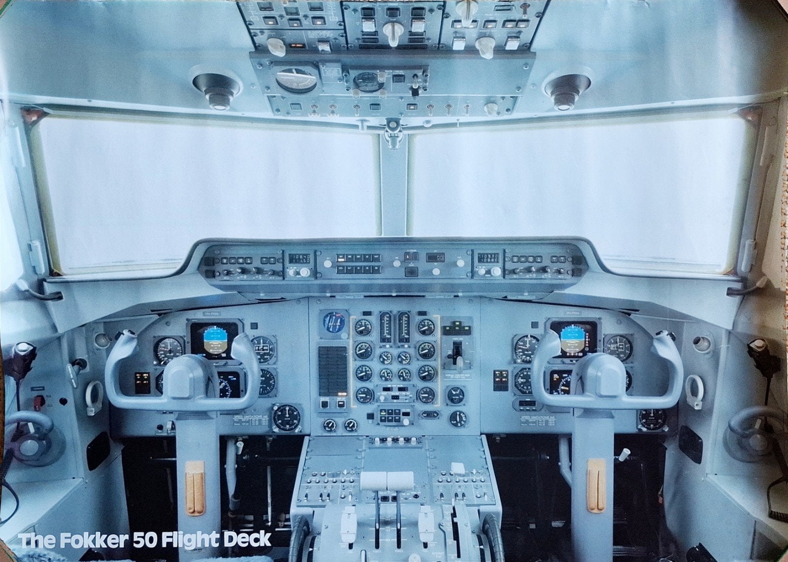 Prachtige grote cockpitfoto van de legendarische Fokker 50!, Ophalen of Verzenden, Zo goed als nieuw, Kaart, Foto of Prent