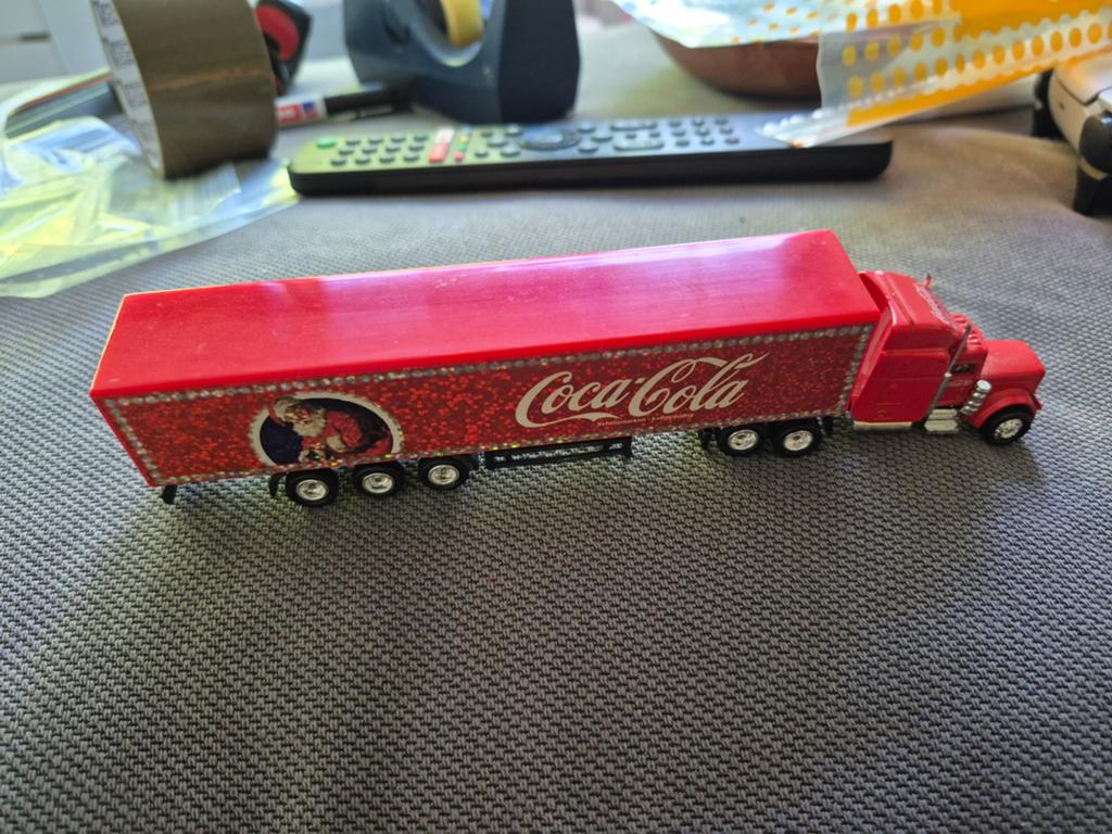 Coca-Cola Vrachtwagen Model - Kersteditie, Overige merken, 1:50 of kleiner, Ophalen of Verzenden, Zo goed als nieuw