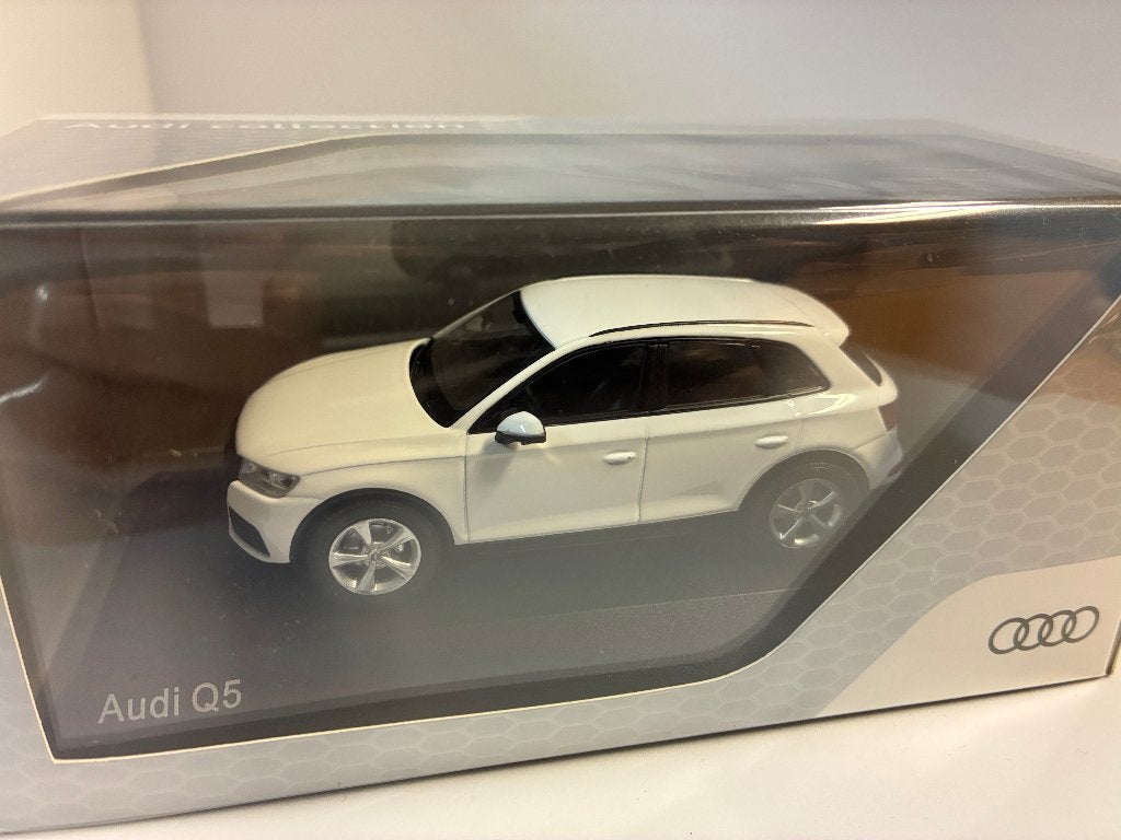 29702: Audi Q5 - 2017 - Iscale 1:43, Overige merken, Nieuw, Ophalen of Verzenden, B.moebus@iscale.eu