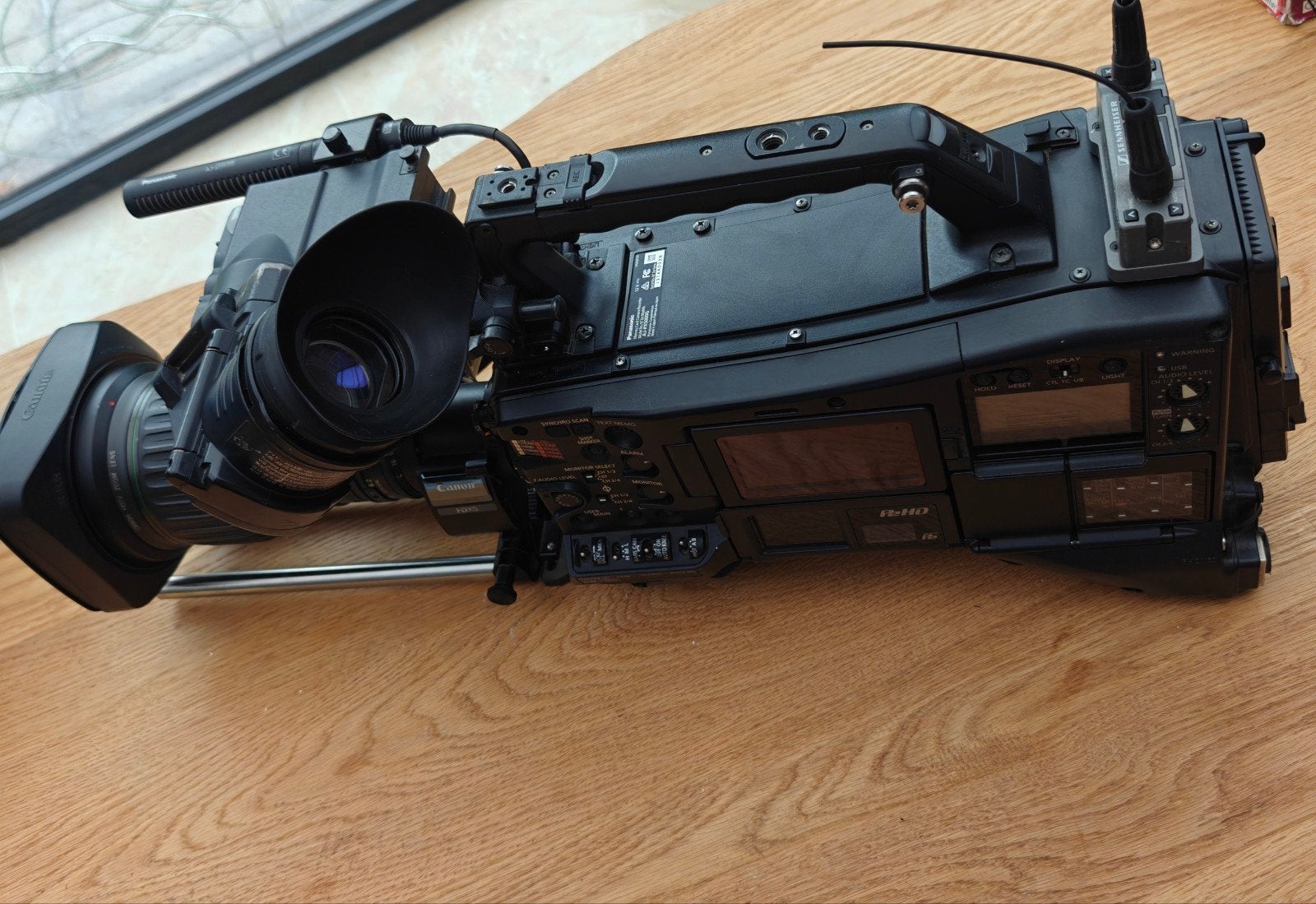 Panasonic AJ-PX5000G Schoudercamera + Viewfinder + Microfoon, Ophalen of Verzenden, Zo goed als nieuw, Geheugenkaart, Panasonic