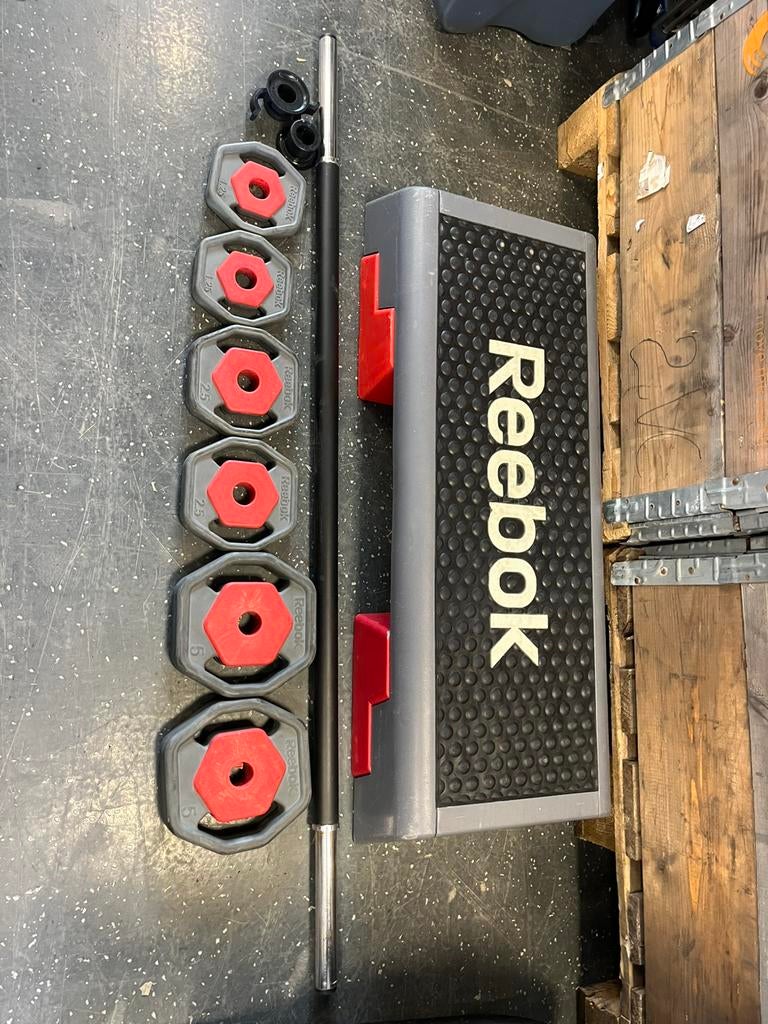 Reebok rep 20 kg bodypump set met step grijs zwart, Sport en Fitness, Fitnessmaterialen, En step, Gebruikt, 20 kg, Ophalen of Verzenden
