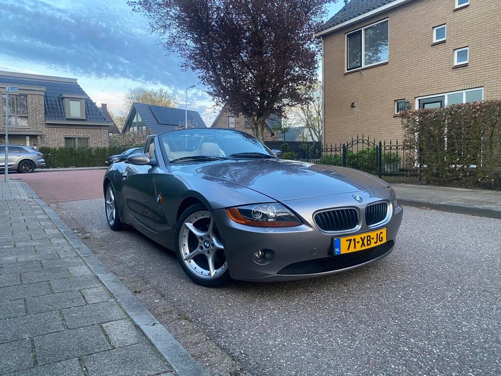 BMW Z4 2.2I 125KW 2005 Grijs, 2171 cc, Achterwielaandrijving, Cabriolet, 170 pk