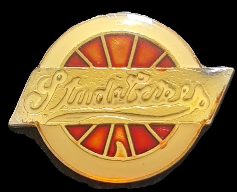 Studebaker pin- rood creme epoxy, Verzenden, Nieuw, Transport, Speldje of Pin