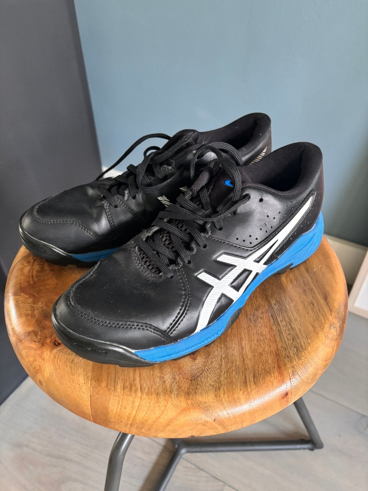 Kunstgras schoenen maat 39 Asics ZGAN, Ophalen of Verzenden, Zo goed als nieuw, Schoenen