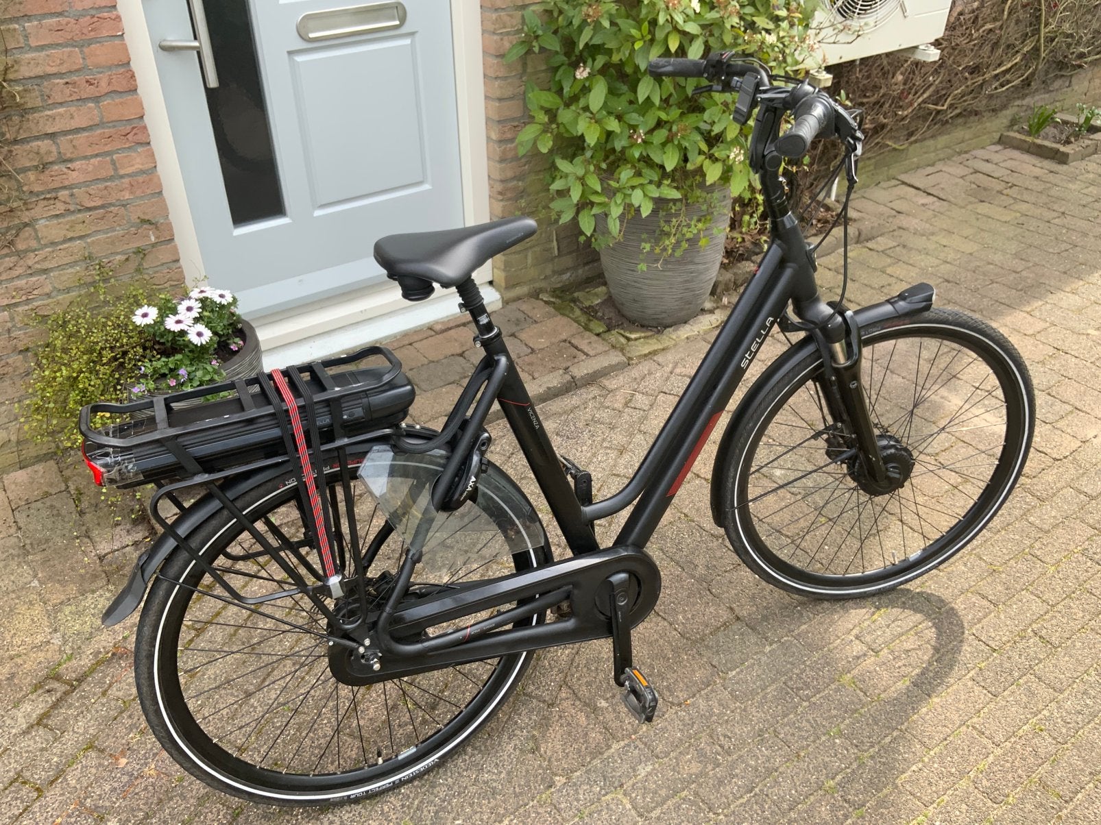 Stella Vicenza Black, 55 tot 59 cm, Ophalen, Gebruikt, 50 km per accu of meer