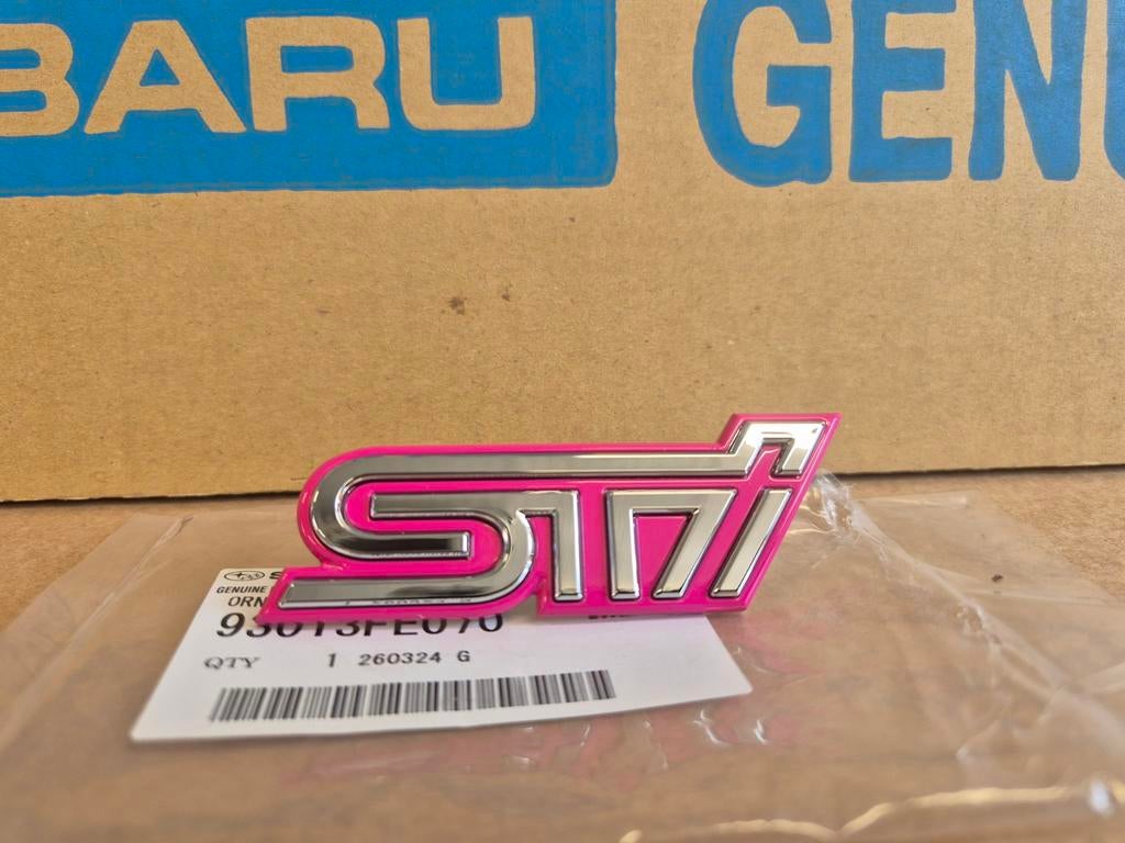 subaru impreza bug blob STI front grill badge oem 93013FE070, Ophalen of Verzenden