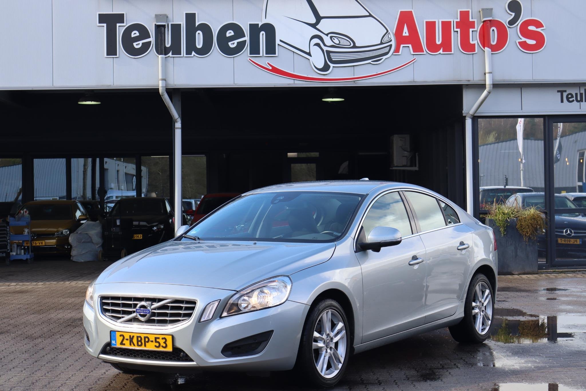 Volvo S60 1.6 T4 Momentum Navigatie, Airco, Cruise control,, Zwart, 4 cilinders, 179 pk, S60