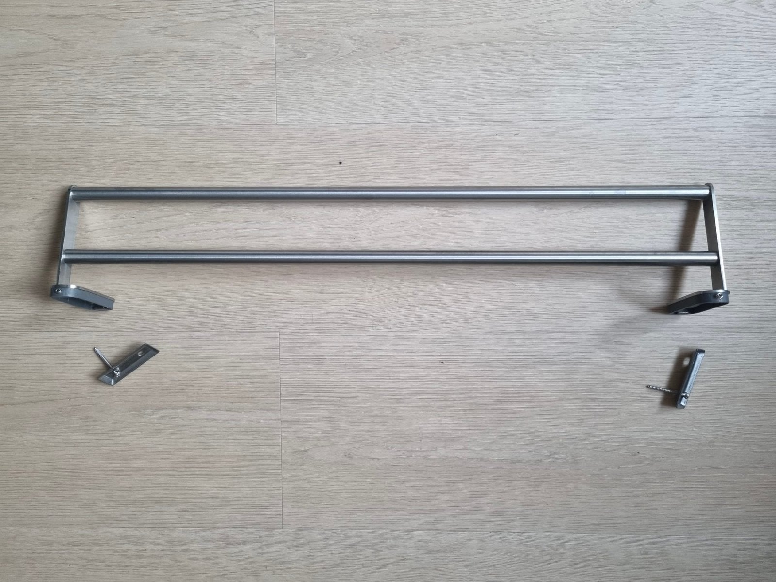 IKEA BROGRUND handdoekstang 67 cm RVS, Huis en Inrichting, Badkamer | Badtextiel en Accessoires, Ophalen, Zo goed als nieuw