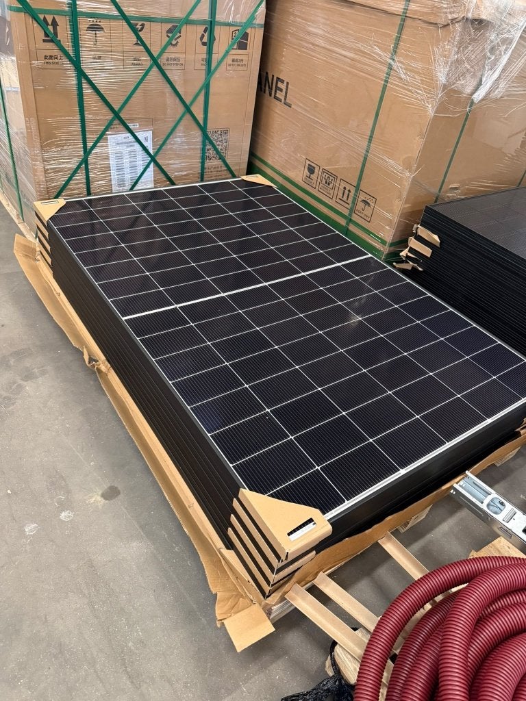 460 w jinko zonnepanlen, Ophalen, Nijverheidscentrum 44, Opruimdeals, Info@opruimdeals.nl