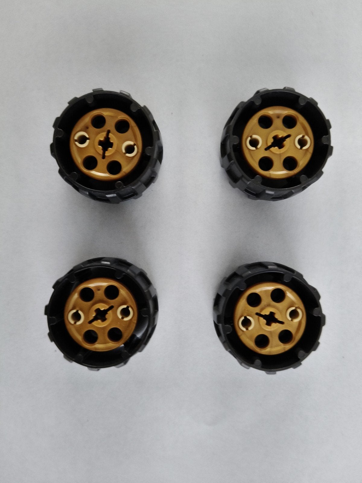 Lego grote kunststof wielen met goudkleurige velg, nieuw sta, Ophalen of Verzenden, Nieuw, Losse stenen, Lego