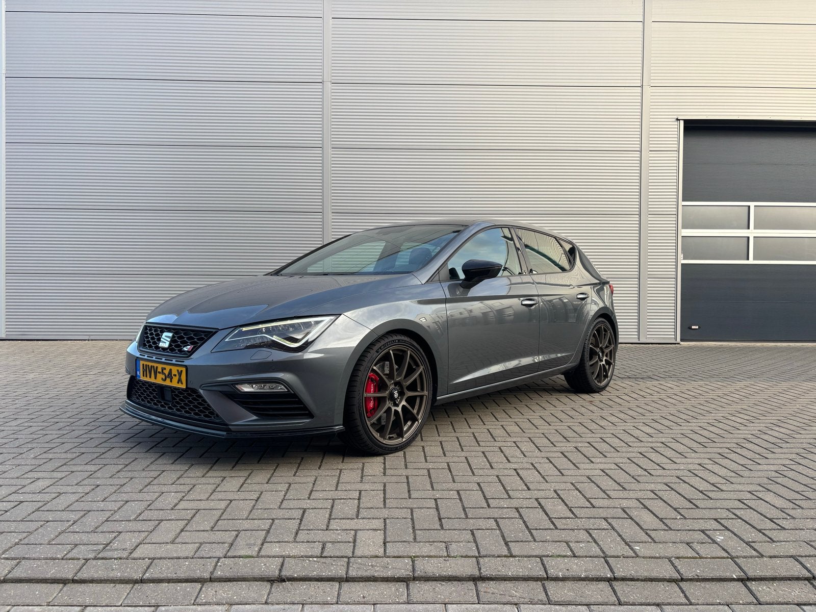 Seat Leon 2.0 TSI PANO| ACC | CARPLAY 300PK Dsg-6 2017 Grijs, Auto's, Dealer onderhouden, 15 km/l, 1321 kg, Zwart