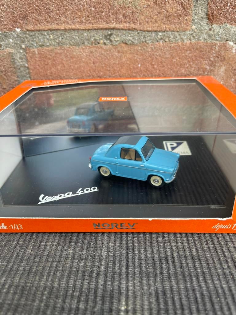 1:43 Norev Vespa 400, Hobby en Vrije tijd, Modelauto's | 1:43, Ophalen of Verzenden, Zo goed als nieuw, Auto, Norev