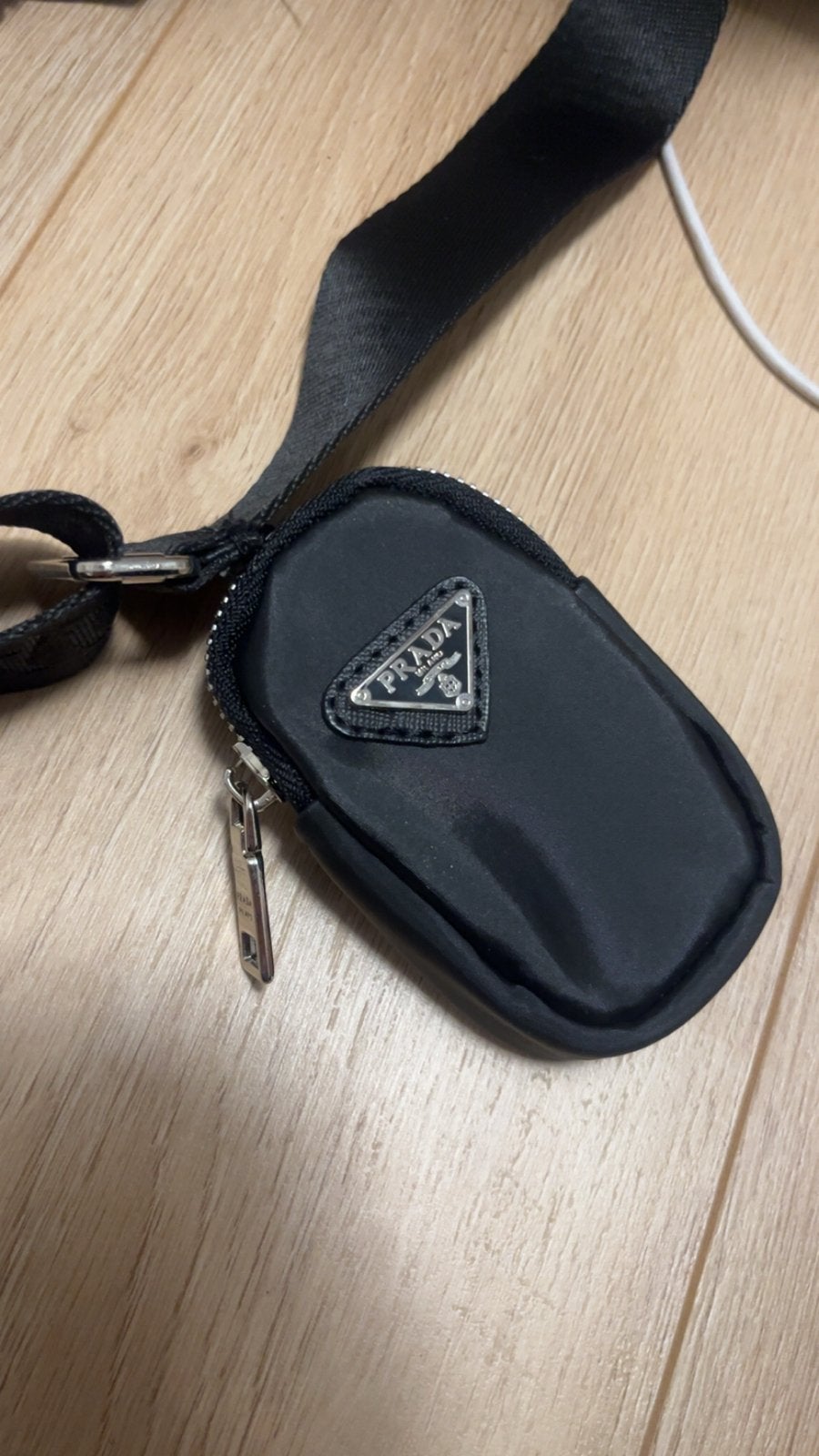Prada Re-Edition 2005 Schoudertasje Zwart, Ophalen of Verzenden, Zo goed als nieuw, Zwart, Schoudertasje