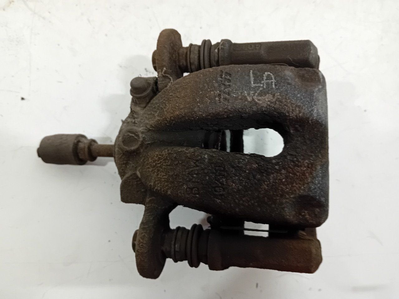 Remklauw links achter BMW 3 serie, Auto-onderdelen, Onderdelen@venauto.nl, Van der Ven Autorecycling B.V., Gebruikt, Ettenseweg 76, 4706 PB Roosendaal, The Netherlands