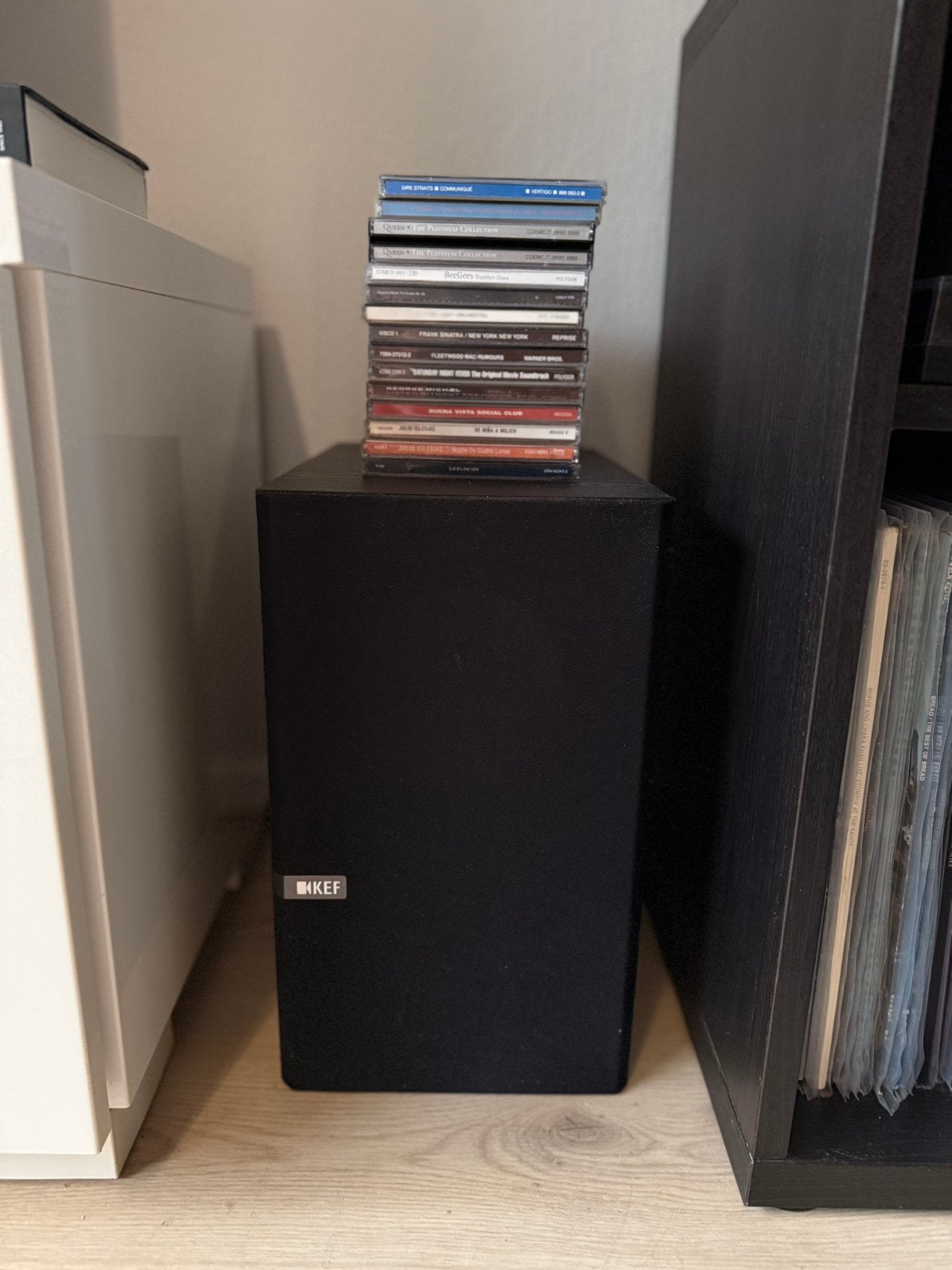 KEF Q300 Speakers, Overige merken, Ophalen of Verzenden, Zo goed als nieuw, 120 watt of meer