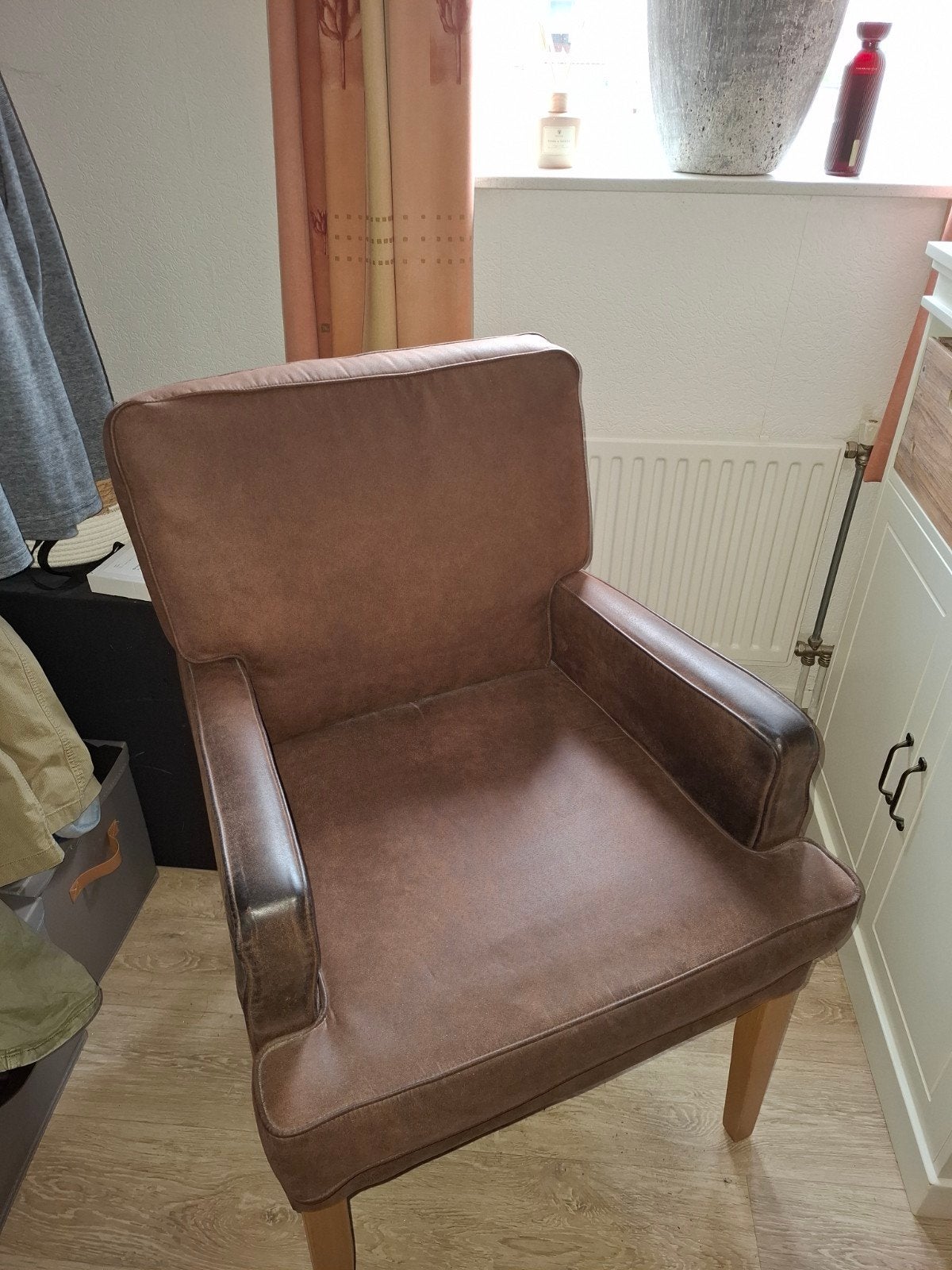 4 Comfortabele bruine fauteuil - Zo goed als nieuw, Ophalen, Klassiek, Comfortabel, Bruin, Hout