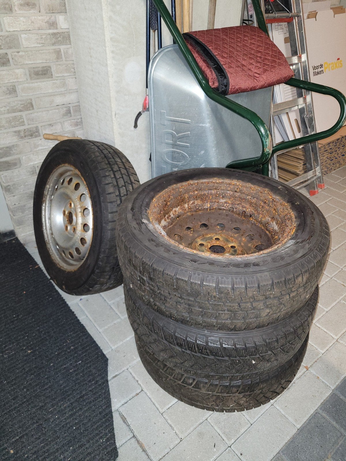16 inch winterbanden op velg voor busje, Auto-onderdelen, Banden en Velgen, Ophalen, 16 inch, Banden en Velgen, Winterbanden