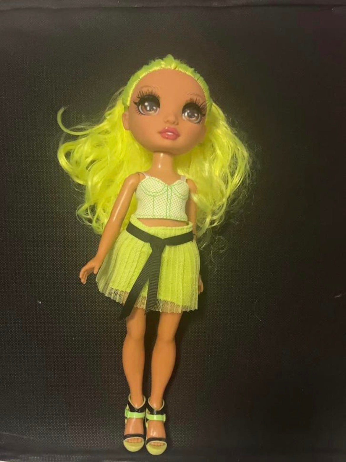 Rainbow High Fashion Doll Serie 2 Karma Nichols - Modepop, Ophalen of Verzenden, Zo goed als nieuw, Overige typen