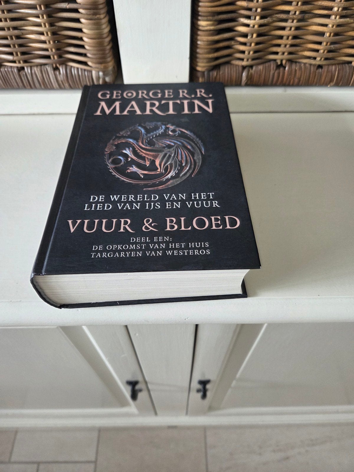 George R.R Martin  - vuur en blied (deel 1), Ophalen of Verzenden, Zo goed als nieuw, George R.R. Martin