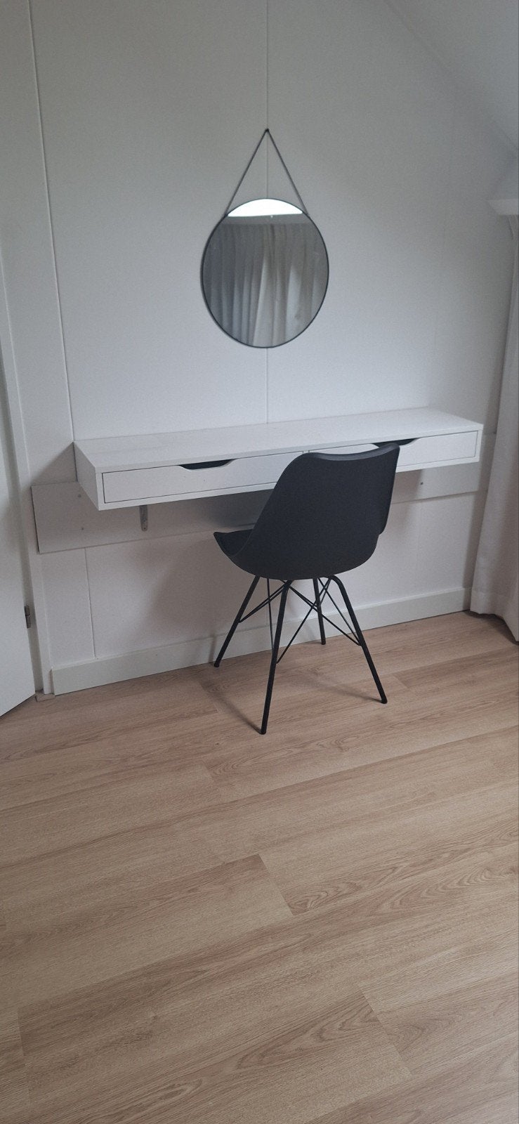 ikea ekby alex wandplank, stoel en zwarte spiegel, Ophalen, 25 tot 50 cm, 50 tot 100 cm, Minder dan 100 cm