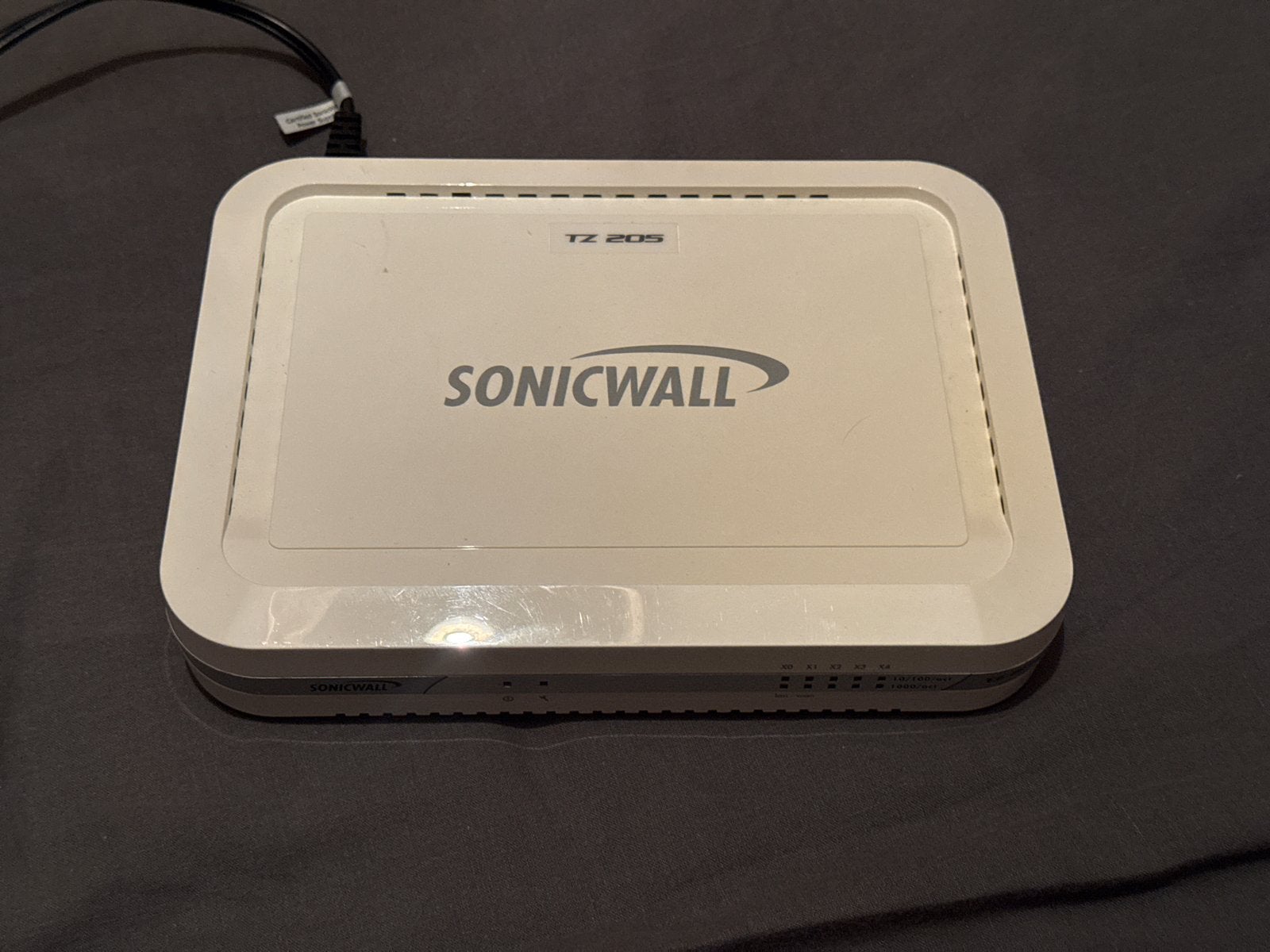 SonicWALL TZ 205 Router - Betrouwbare Netwerkbeveiliging, Computers en Software, Ophalen of Verzenden, Gebruikt, Router